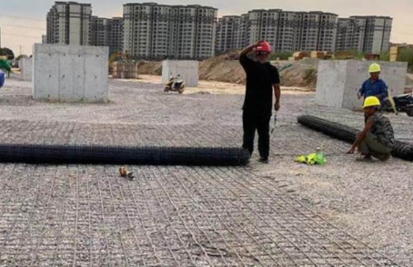 霍林郭勒土工格栅铺设前地基要怎么处理？